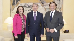 Garrido recibe la Medalla de Honor de Oro del Colegio de Procuradores de Madrid.