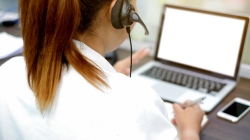 Entra en funcionamiento el teléfono de atención a la maternidad de la Comunidad, el 900 92 32 92.
