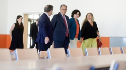 El Gobierno regional construirá a lo largo de esta legislatura 30 centros educativos públicos y realizará 120 ampliaciones en los colegios e instituto