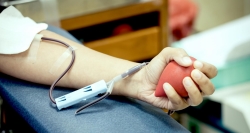 Los ciudadanos que donen sangre recibirán de regalo una entrada de cine
