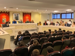 El Ayuntamiento se ilumina para conmemorar el 41 aniversario de la Constitución española