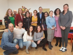La Comunidad de Madrid facilita que madres con enfermedad mental cuiden de sus hijos