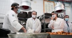 La Comunidad, Ayuntamiento y voluntarios se unen para suministrar comidas a familias desfavorecidas