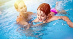 Supervisión de los niños en las piscinas