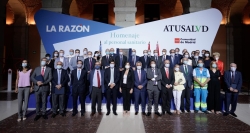 Díaz Ayuso homenajea a los profesionales sanitarios que se han jugado la vida durante el COVID-19
