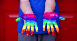 Presentamos la campaña Respeta, Valora, Incluye para promover una región sin transfobia