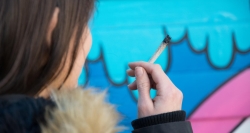 Díaz Ayuso lanzará un plan contra las drogas y otras adicciones en niños y adolescentes