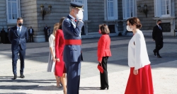 Díaz Ayuso, con Sus Majestades los Reyes en la celebración de la Fiesta Nacional