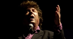 Dedicamos una exposición fotográfica a la figura del cantaor y compositor Enrique Morente