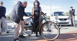 Díaz Ayuso concede unos bonos de 1.250 euros para alquiler de motos o coches eléctricos