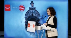 Díaz Ayuso presenta la Oficina 360 que permitirá hacer gestiones mediante videollamadas