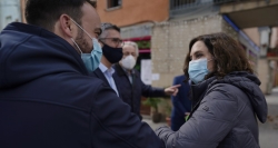 Díaz Ayuso traslada a los hosteleros catalanes las medidas antiCOVID-19 de Madrid