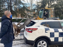 Majadahonda refuerza sus medios técnicos con retroexcavadoras y tractores para retirar la gran cantidad de nieve acumulada