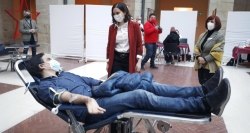 Díaz Ayuso anima a donar sangre en el dispositivo especial de la Real Casa de Correos