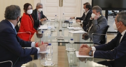 Díaz Ayuso traslada al Estudiantes que la Comunidad de Madrid reconstruirá el pabellón La Nevera