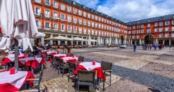 Díaz Ayuso anuncia uso obligatorio de mascarilla en restaurantes y 6 personas por mesa en terrazas