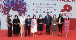 Díaz Ayuso:La bandera de la defensa del papel de la mujer nos pertenece a todos sin exclusiones