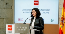 Díaz Ayuso firma dos acuerdos para regular las condiciones del personal laboral y funcionario