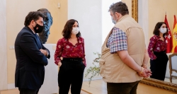 Díaz Ayuso se reúne con los feriantes de la región para analizar su vuelta tras el COVID-19