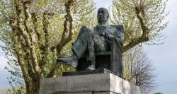 Declaramos BIC la pintura El suspiro del moro y un manuscrito de Camilo José Cela
