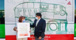 Homenajeamos a las personas con discapacidad en el vinilado de un autobús interurbano