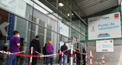 La Comunidad de Madrid vacuna sin cita desde hoy en el Hospital Isabel Zendal y el Wizink Center