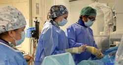Intervenimos simultáneamente a una paciente de dos afecciones valvulares cardiacas de alto riesgo