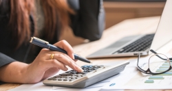 Aprobamos ayudas directas de hasta 8.000 euros a autónomos y empresas que empleen a menores de 35 años en centros de trabajo de la región