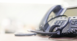 La Comunidad de Madrid refuerza el servicio de atención telefónica sobre vacunación e información sobre COVID-19
