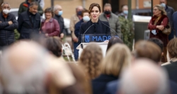 Díaz Ayuso participa en el homenaje al histórico concejal madrileño Tomás Serrano