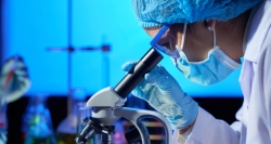 La Comunidad de Madrid aprueba 49 millones para proyectos de investigación sobre el COVID-19
