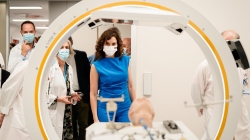 Díaz Ayuso presenta el nuevo Centro Quirúrgico del Hospital público Gregorio Marañón, más de 16.000 metros cuadrados dotados de tecnología de vanguard
