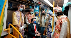 La Comunidad de Madrid recibe a los Pajes Reales del Tren de la Navidad de Metro