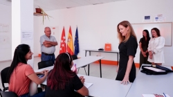 La Comunidad de Madrid despliega en los centros de integración de inmigrantes nuevos cursos para detectar ofertas laborales fraudulentas