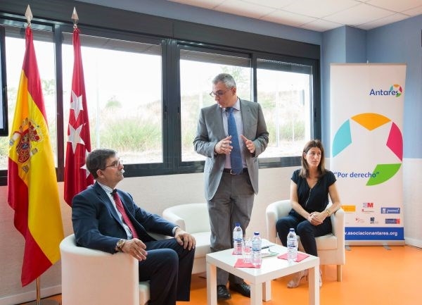 La Comunidad de Madrid ofrece formación especializada a 2.350 profesionales y familiares de adultos tutelados
