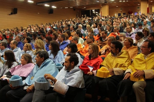 La Universidad Francisco de Vitoria (Madrid) elogia la labor de los docentes en la inauguración del curso académico 15-16