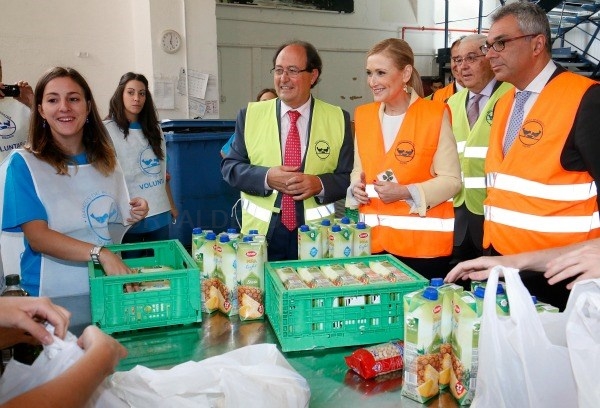 Cifuentes elogia la labor de los voluntarios, “el corazón solidario de Madrid”