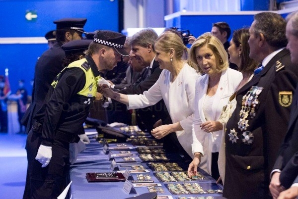 Cifuentes asiste a la celebración del Día de la Policía