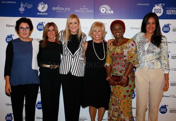 Cifuentes hace un llamamiento para lograr la igualdad real de oportunidades entre hombres y mujeres