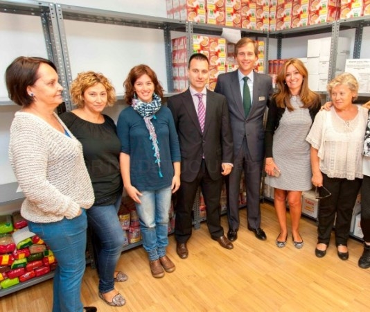 El Banco de Alimentos de Boadilla recibe la aportación económica de una empresa local
