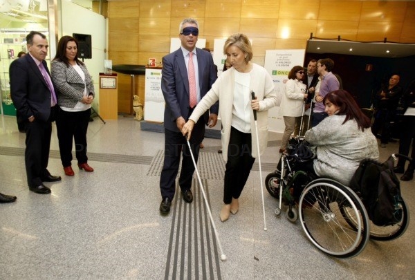 La Comunidad de Madrid y la ONCE trabajan por la integración de las personas con discapacidad visual