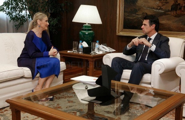 Cifuentes propone un fondo solidario para garantizar luz y calefacción a las familias