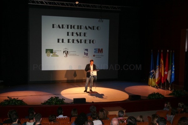 El alcalde de Las Rozas, José de la Uz, presentó los cortometrajes del proyecto “Participando desde el respeto”