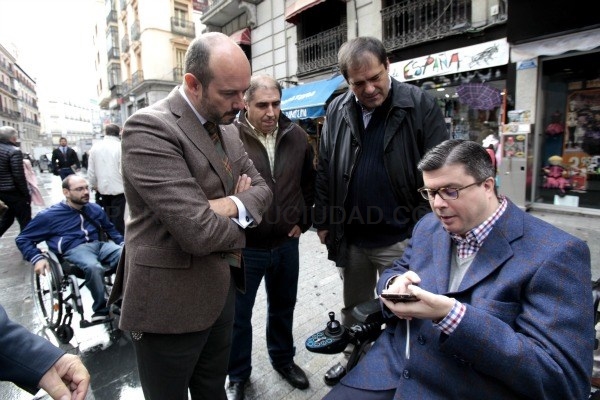 Una nueva APP permite localizar puntos libres de barreras arquitectónicas y solicitar el taxi accesible