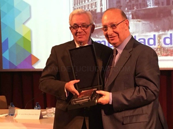 Madrid recibe el premio a la Comunidad con la actividad sanitaria más innovadora