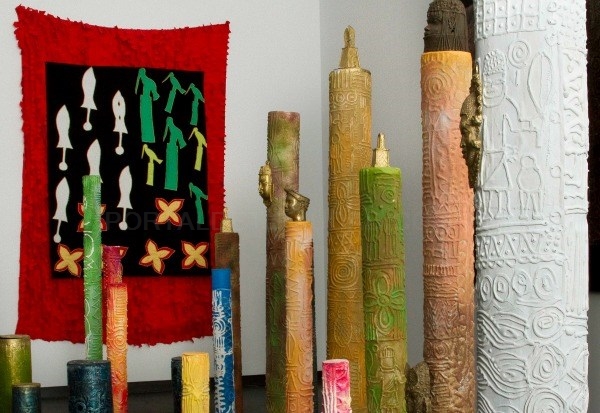 Exposición sobre el potencial de los objetos para transcender contextos y significados