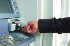 IU propone que los bancos y las grandes compañías paguen una tasa municipal acorde con los beneficios que obtienen por algunos servicios
