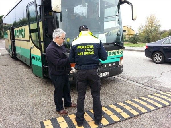 Los autobuses de transporte escolar de Las Rozas superan la inspección de seguridad municipal