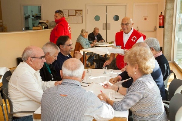 Los mayores de Boadilla aprenden a comer bien en un Desayuno Saludable organizado con Cruz Roja