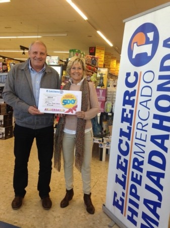E.Lecrerc Majadahonda entrega un cheque regalo de 500 euros para celebrar su aniversario